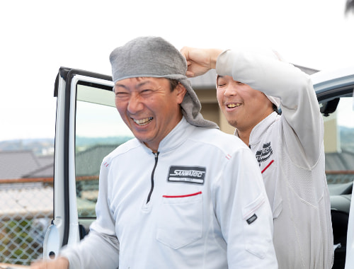 持参した弁当や近隣の飲食店で食事を行い、休憩や昼寝などで体力の回復を図ります。