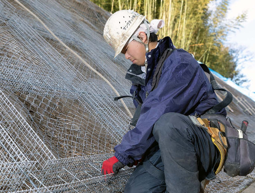 午前中からの作業を再開します。気温も上がり集中力が切れやすい時間帯となることから、熱中症や労働災害などが発生することがないよう再度気を引き締めて作業を行います。